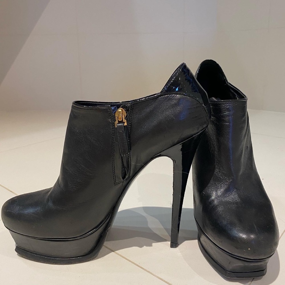 SL - Yves Saint Laurent Leather Pumps